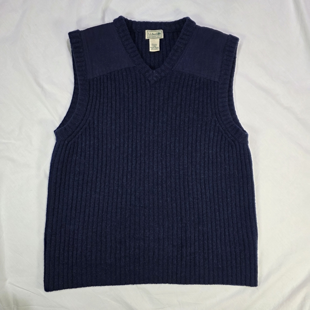 L.L. Bean 100% Merino Lambs Wool Dark Blue Ribbed V-Neck Sweater Vest. L